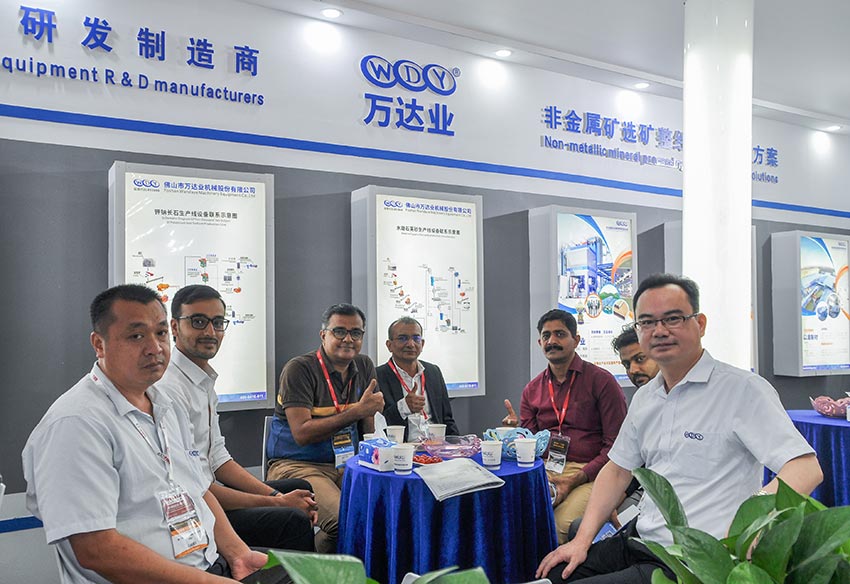 榴莲AV舒服黄浏览携系列新品精彩亮相第33届广州陶瓷工业展