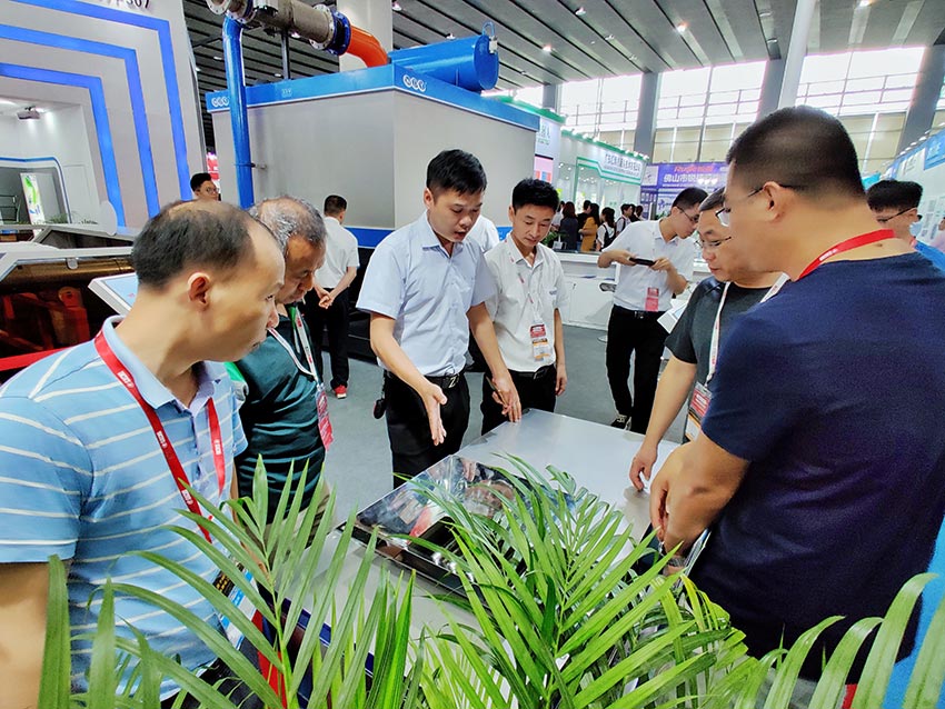 榴莲AV舒服黄浏览携系列新品精彩亮相第33届广州陶瓷工业展